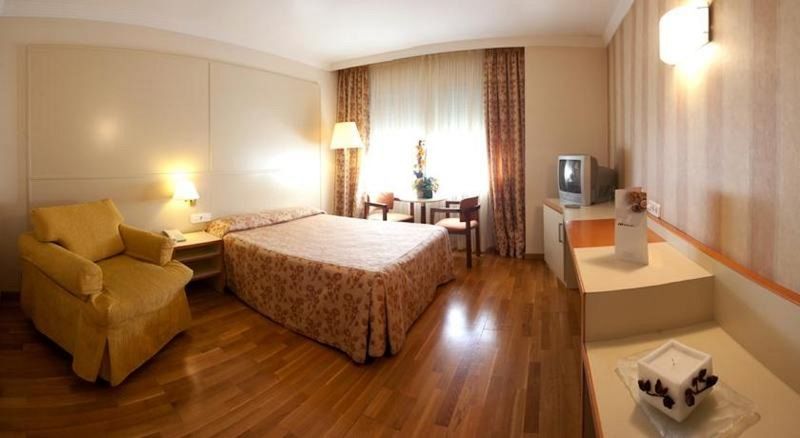 Hotel Urpi Sabadell Zewnętrze zdjęcie