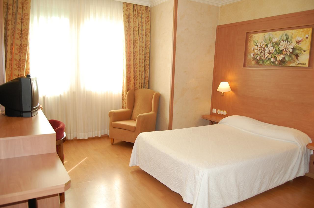 Hotel Urpi Sabadell Zewnętrze zdjęcie
