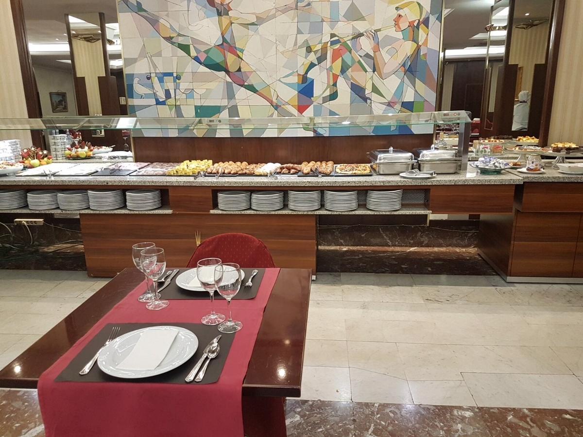 Hotel Urpi Sabadell Zewnętrze zdjęcie