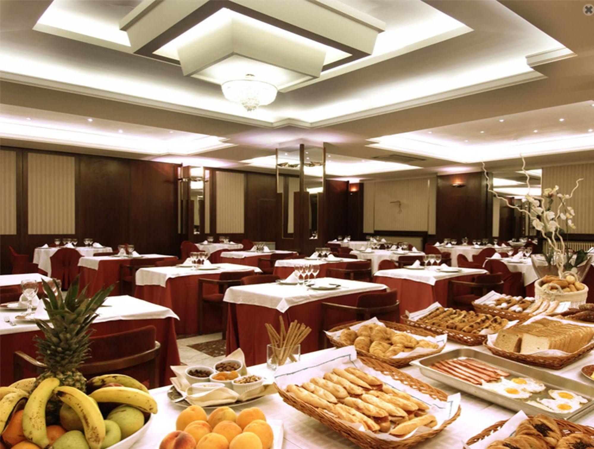 Hotel Urpi Sabadell Zewnętrze zdjęcie
