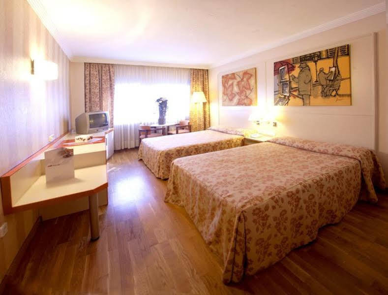 Hotel Urpi Sabadell Zewnętrze zdjęcie