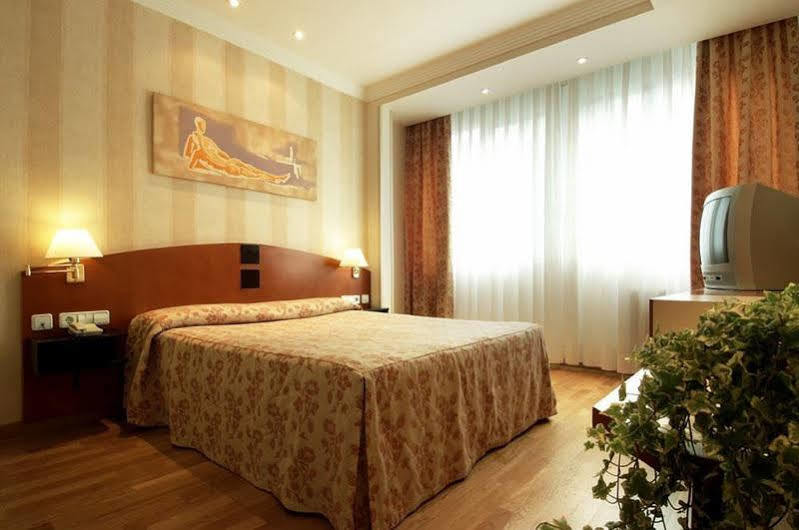 Hotel Urpi Sabadell Zewnętrze zdjęcie