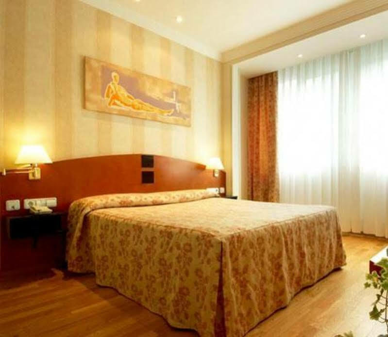 Hotel Urpi Sabadell Zewnętrze zdjęcie